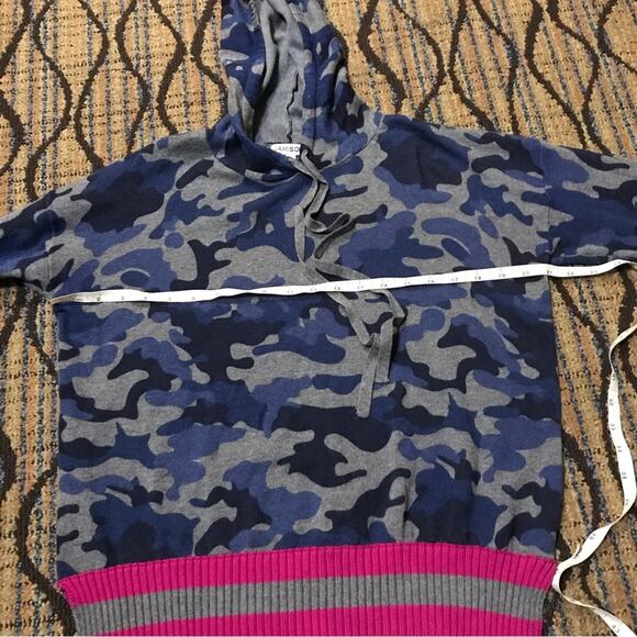 Jamison blue camouflage pullover with hot pink stripe size medium - Picture 6 of 6